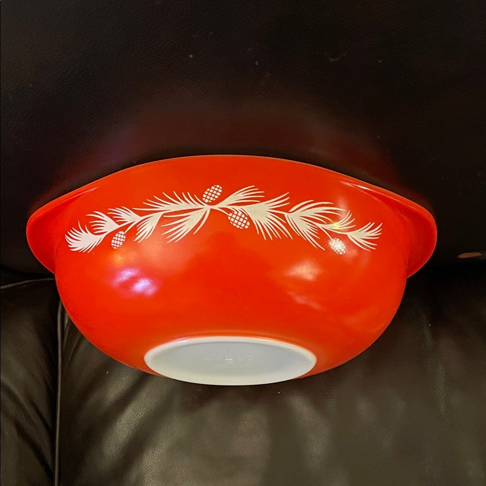 Vintage Pyrex “Holiday” pattern casserole bowl with Pinecone Design